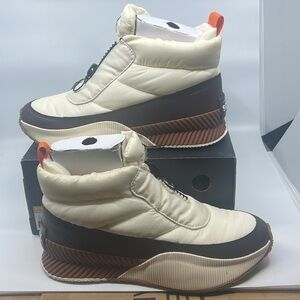 Sorel Out N About III Puffy Zip WP size 10